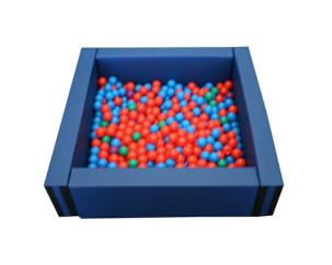 PISCINA CUADRADA LLENADO PELOTAS